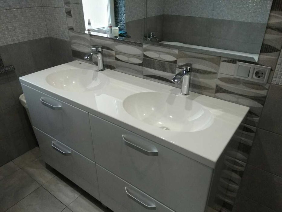 Стільниця з умивальником зі штучного каменю умивальник над стіральною