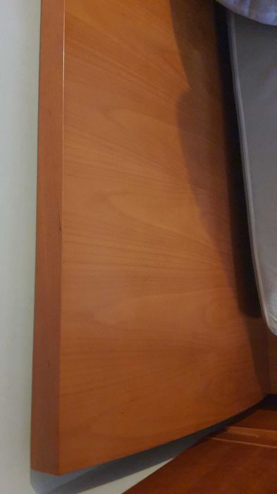 Vende-se mobília de quarto em madeira maciça