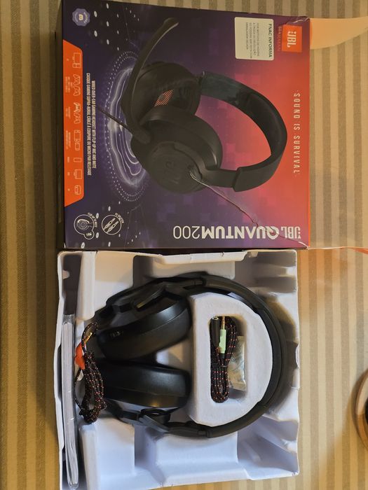 Headset Gaming JBL Quantum 200 - Som Imersivo (Com Caixa)