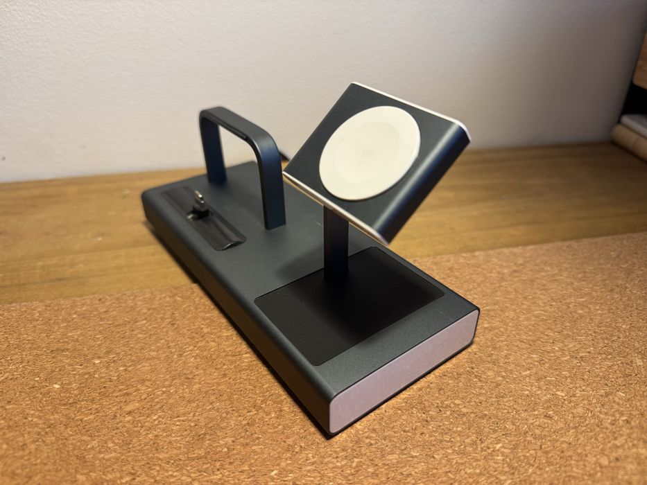 Stacja ładująca Nomad Base Station do iPhone'a i Apple Watch