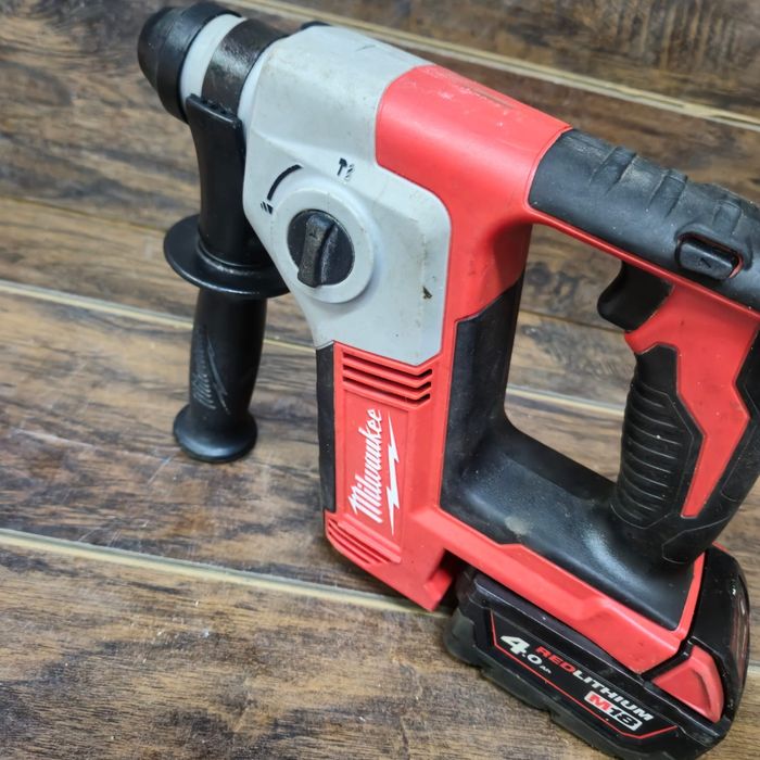 Milwaukee M18 BH Młotowiertarka z baterią 4ah