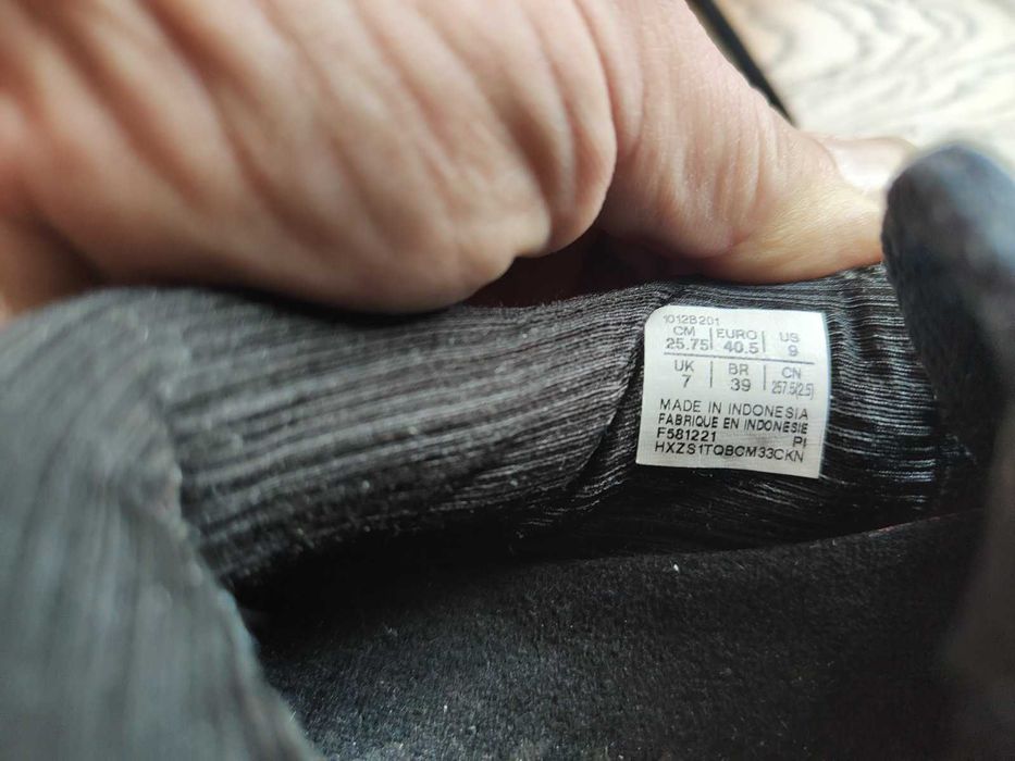 кросівки ASICS оригінальні літні бігові, 40/25,5см