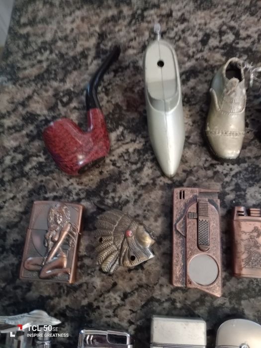 33 esqueiros antigos 30€ Só vendo o conjunto todo, não vendo em separado.