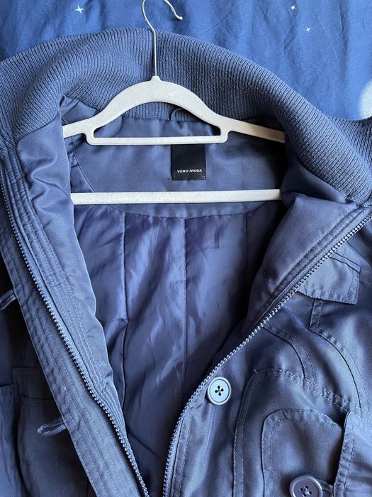 Zimowa ekstrawagancka kurtka z kieszeniami Vero Moda