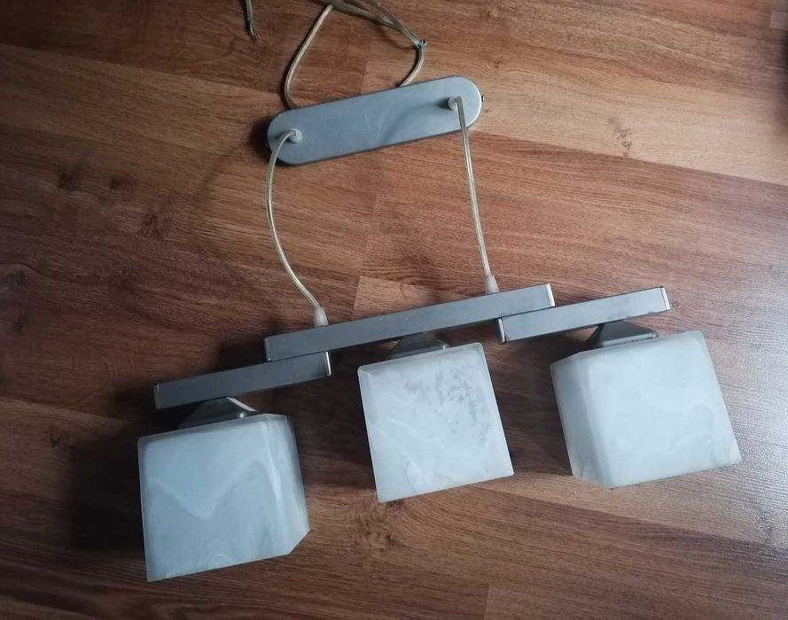 solidny duży żyrandol metal szkło stan idealny