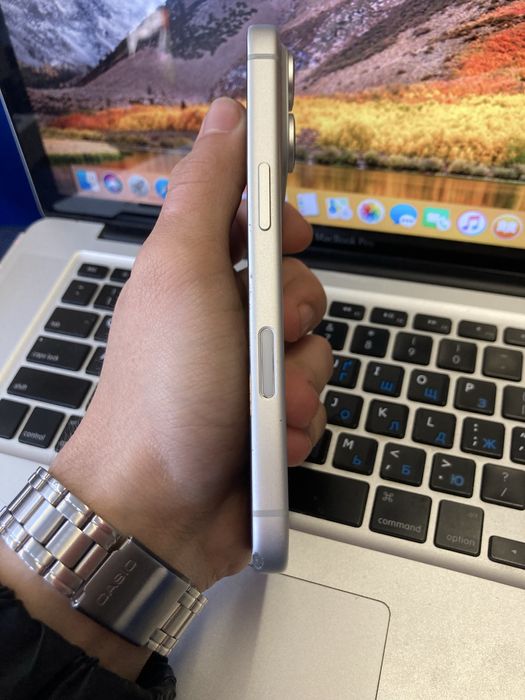 Продам iphone 17 pro 256gb white не вмикається взагалі