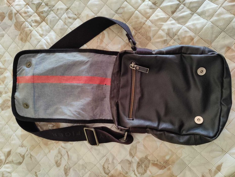 Mala tiracolo Tommy Hilfiger em bom estado 23x29 cm