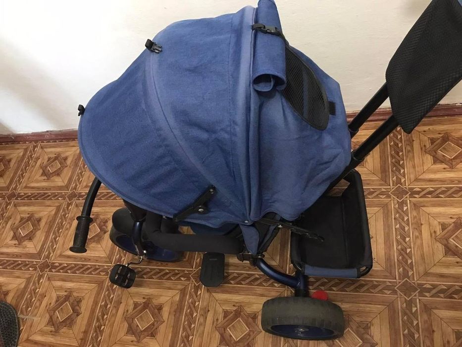 Велосипед з батьківською ручкою.