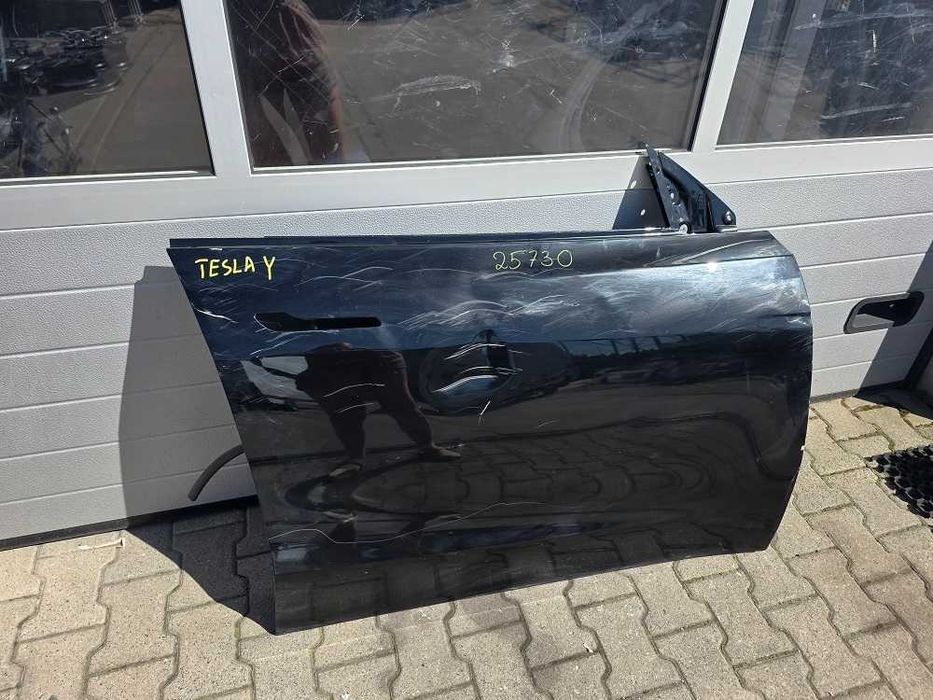 Tesla Y 19r.- Drzwi Przód Prawe
