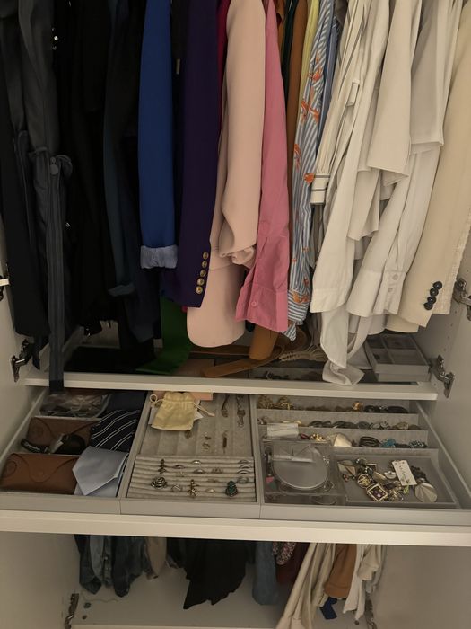 OFERTA Guarda fatos Ikea com suporte camisas, calcas e joias como novo