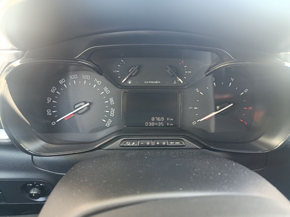 C3 impecável poucos km vendo C3 com muitos extras , detetores de facha de rodagem bancos aquecidos etc