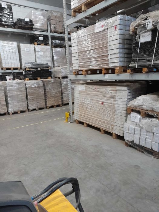 Hurtowa i detaliczna sprzedaż drewnianych podłóg dębowych - Poznań