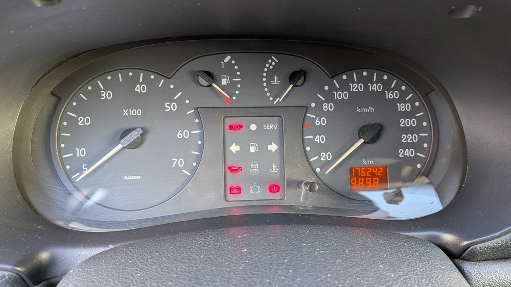 Renault Clio, cor azul escuro
