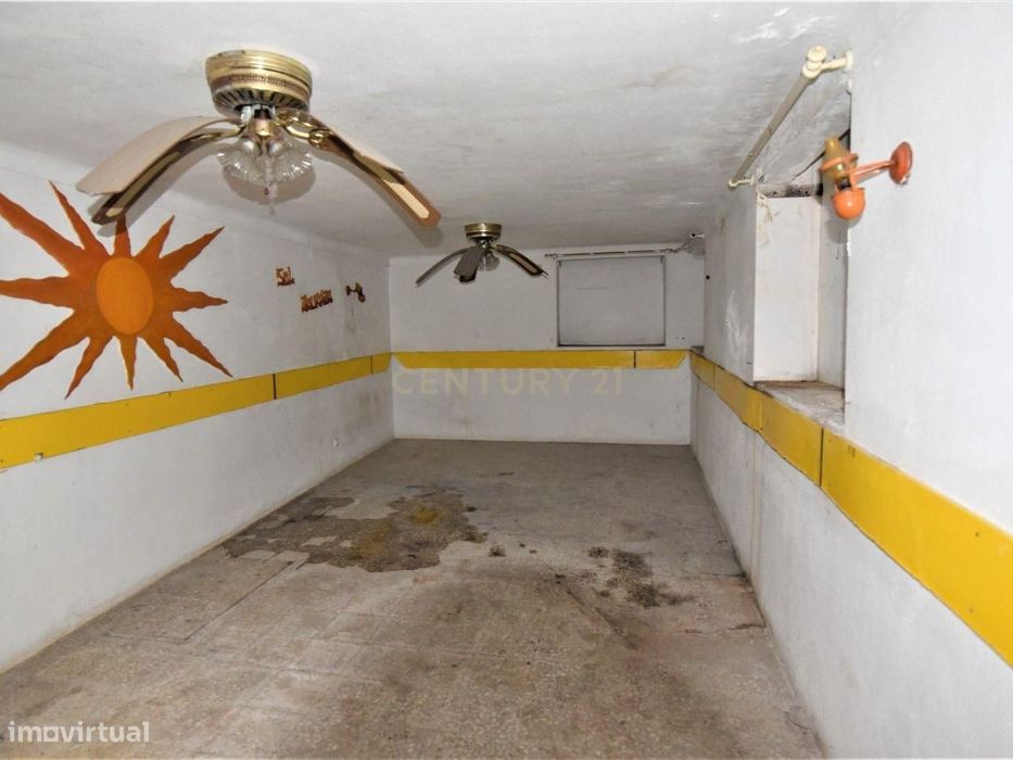 Prédio - Apartamento + Espaço Comercial - Centro Histórico da Nazaré