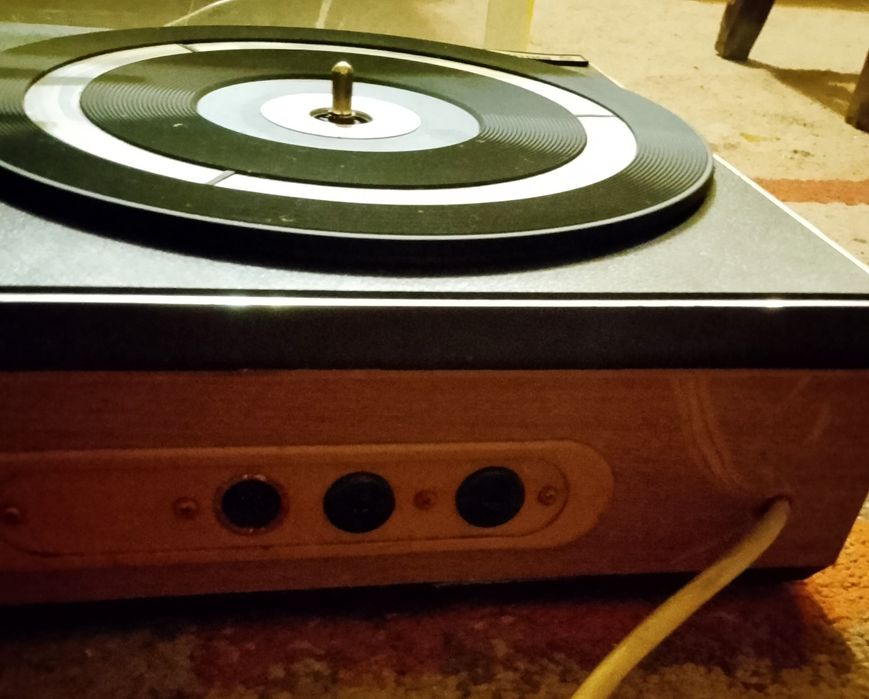 Gira-discos Philips GF 823