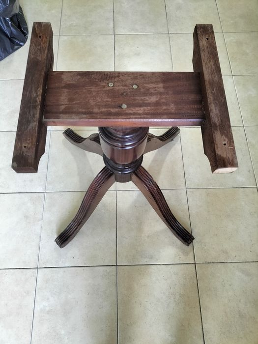 Mesa mogno + 4 cadeiras