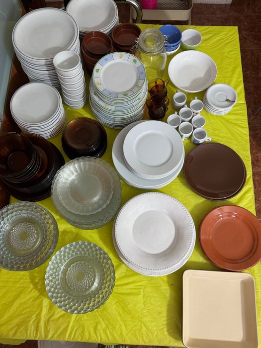 Lote de Loiça de Mesa Variada Nova e Como Nova (Oportunidade