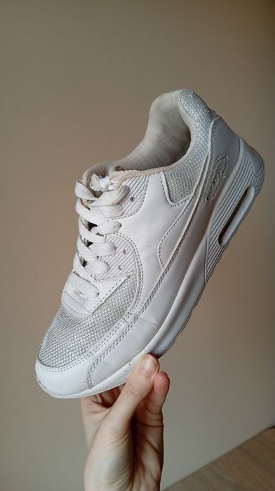 Białe buty sportowe, rozmiar 39