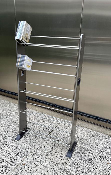 Móvel /estante porta DVDs e CDs