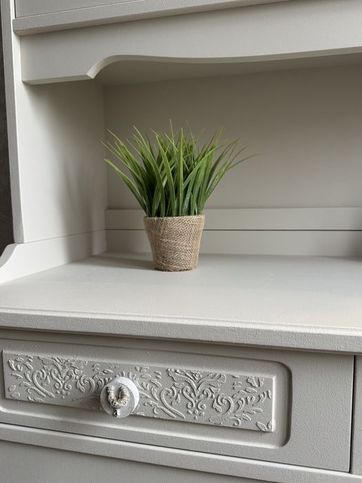 Kredens z odwietleniem odnowiony