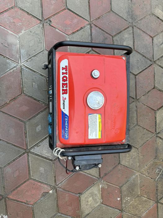 Бензиновий генератор