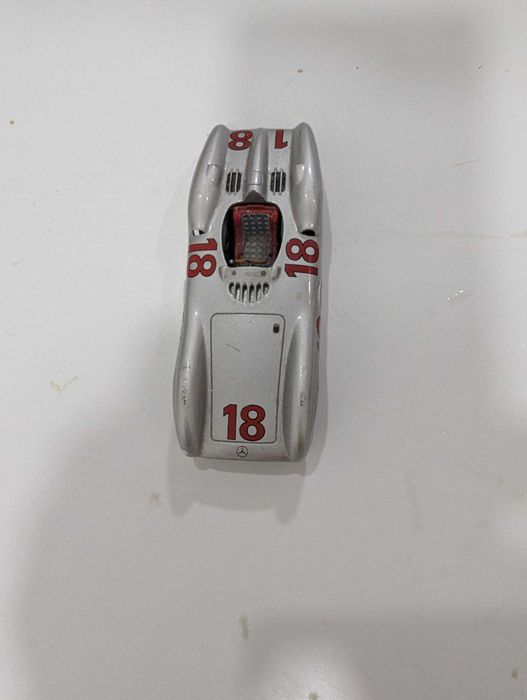 Carro de formula 1 miniatura campeão do mundo Mercedes Benz