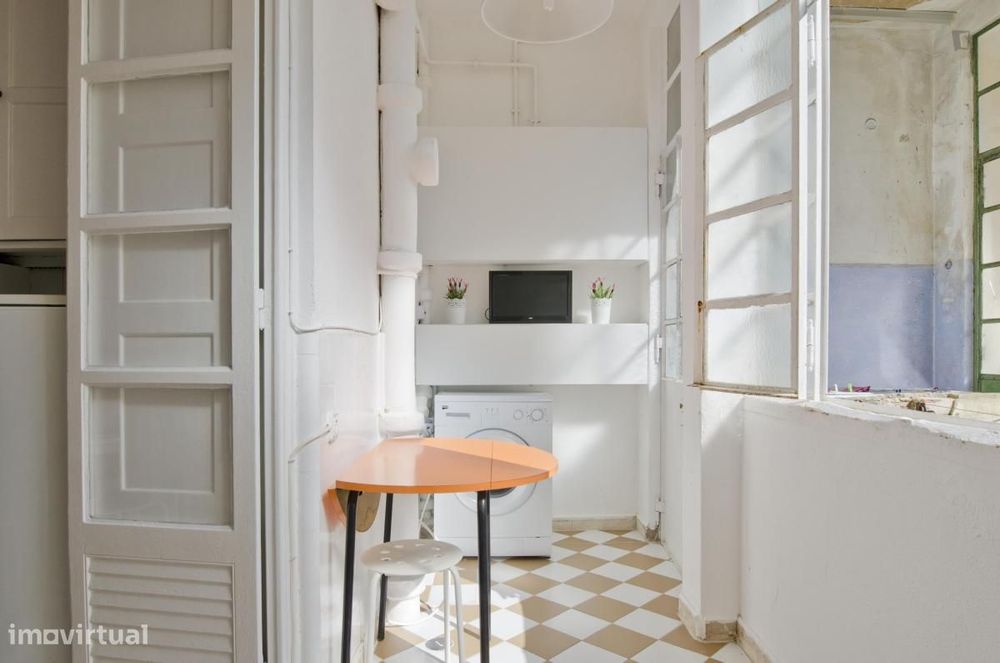 Quarto - localizado em Alameda Lisbon