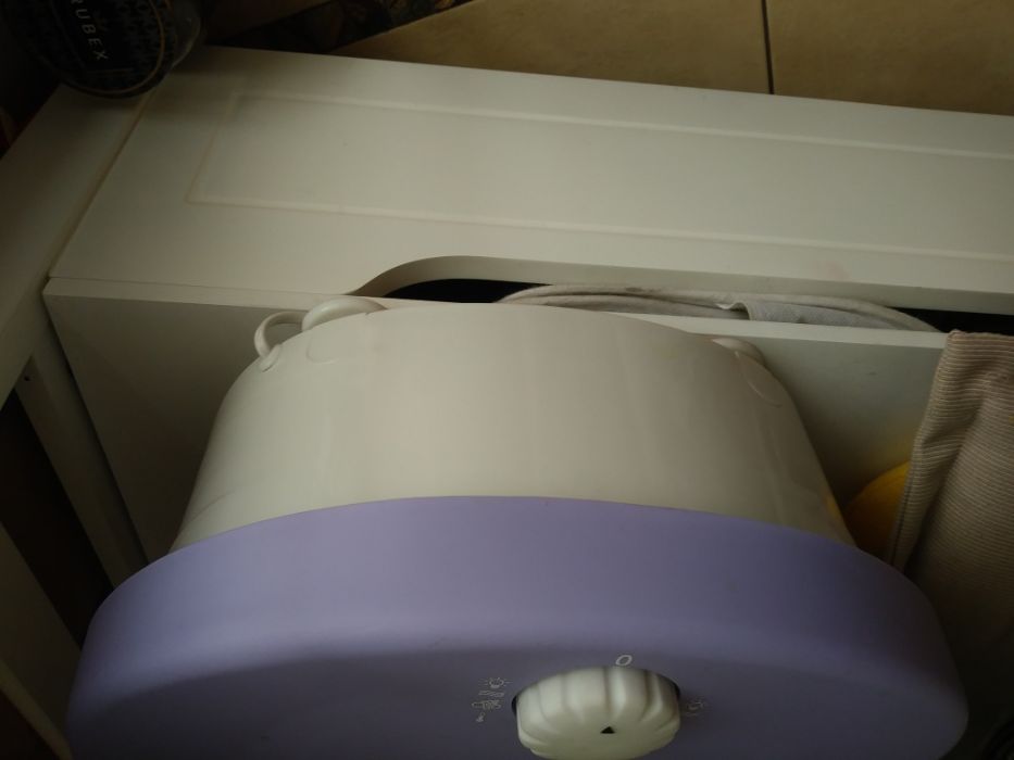 masażer do stóp z podgrzewaniem i hydromasażem.