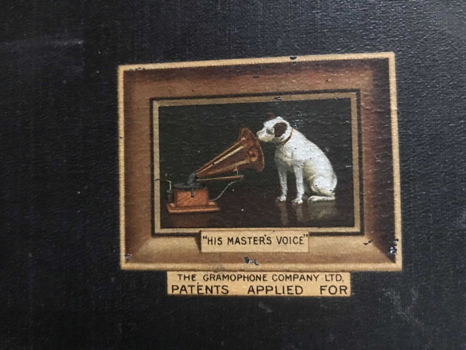 Gramofone portátil “His Masters Voice” antigo