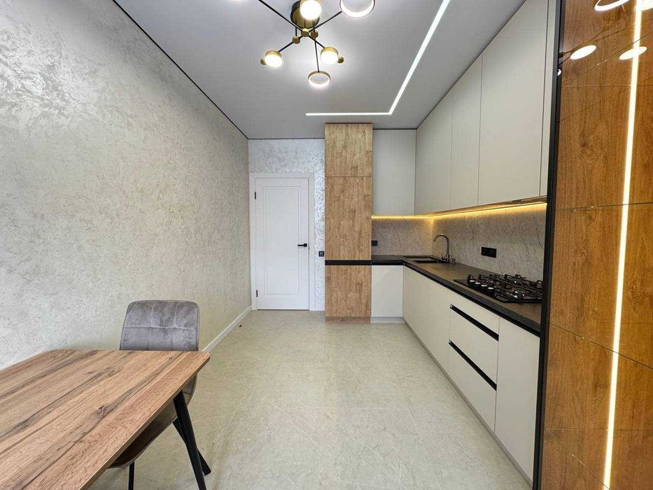 БЕЗ КОМІСІЇ !!!Стильна півторачка у центрі міста