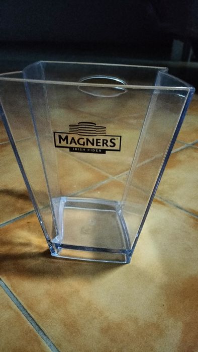 Balde de gelo magners novo