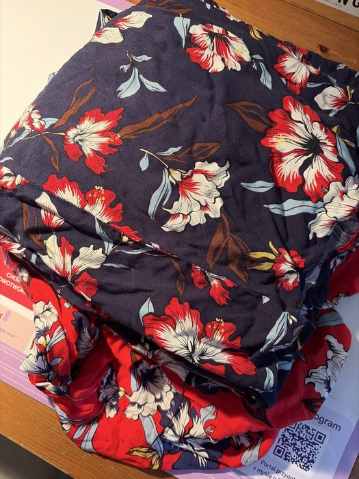 Dwie sukienki w kwiaty