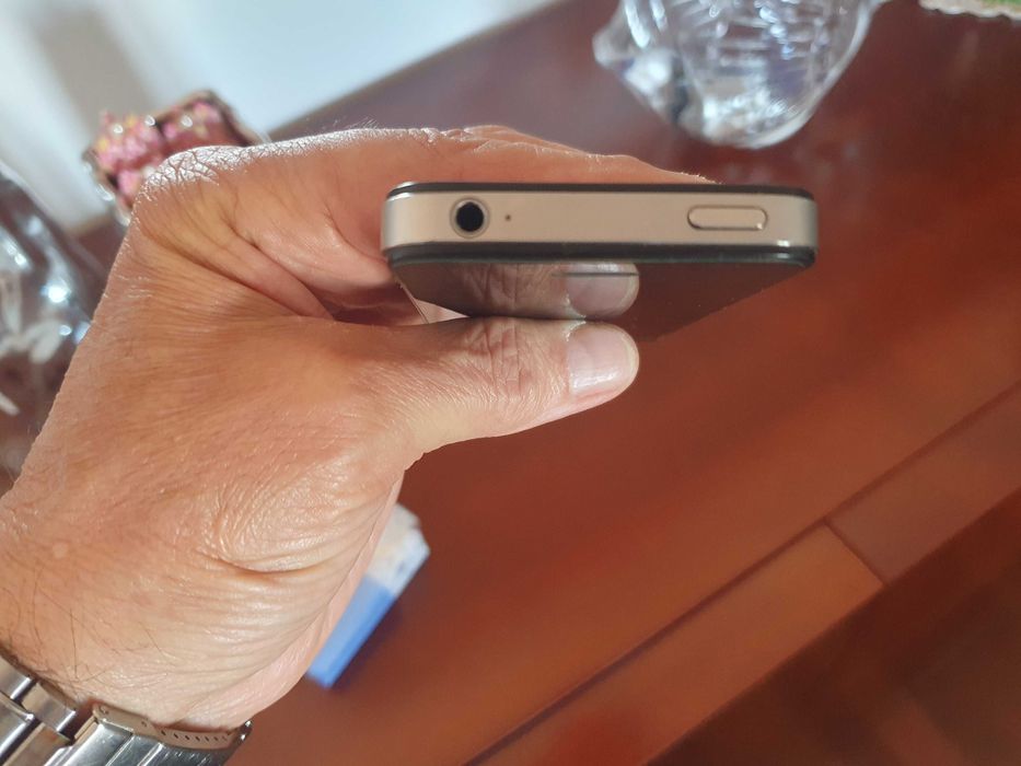 Old Black iPhone Mobile Phone64737985733507121