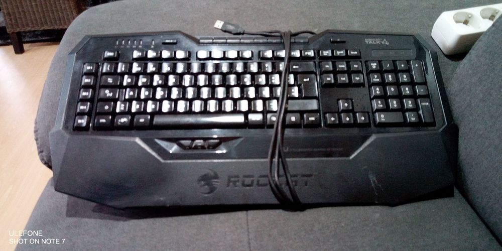 Teclado ROCCAT talk425428292029665280