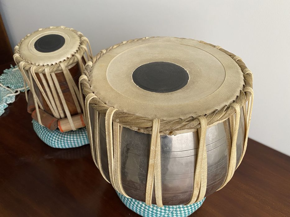 Tablas indianas madeira e metal