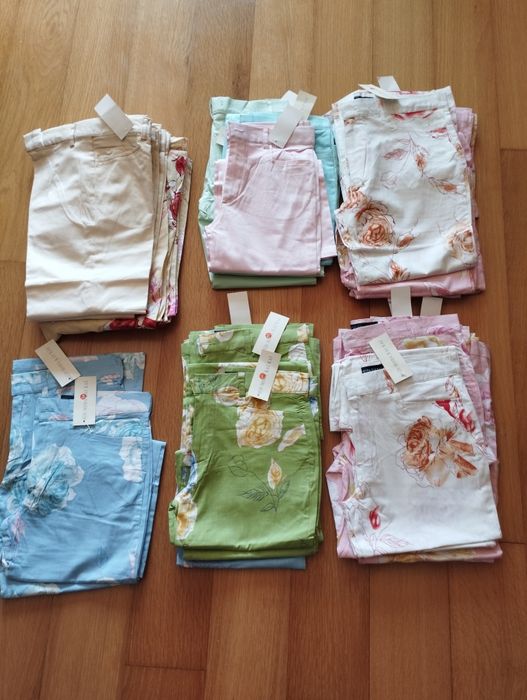 400 peças de Roupa várias para crianças.