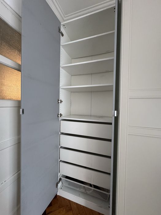 Roupeiro Ikea Pax portas espelhadas