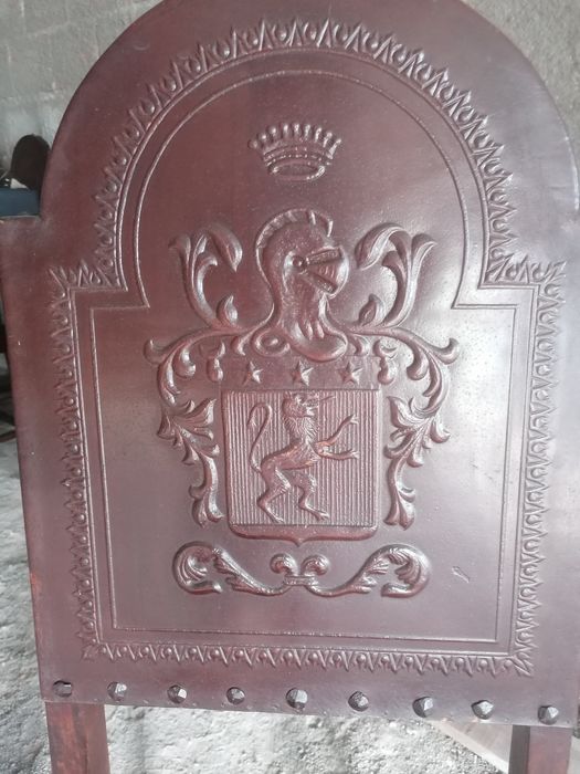 Mesa redonda e 4 cadeiras