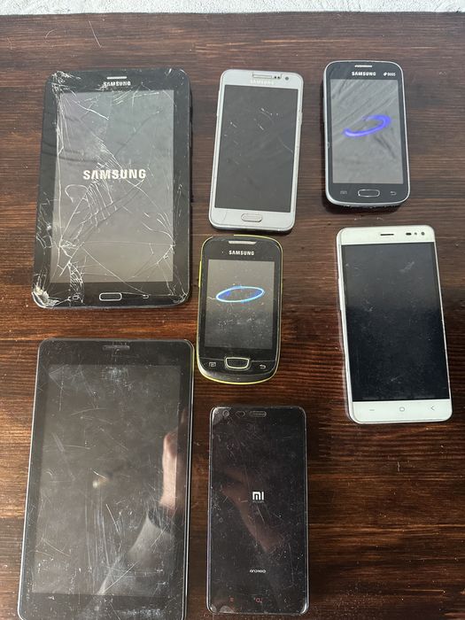 Лот телефон / планшет