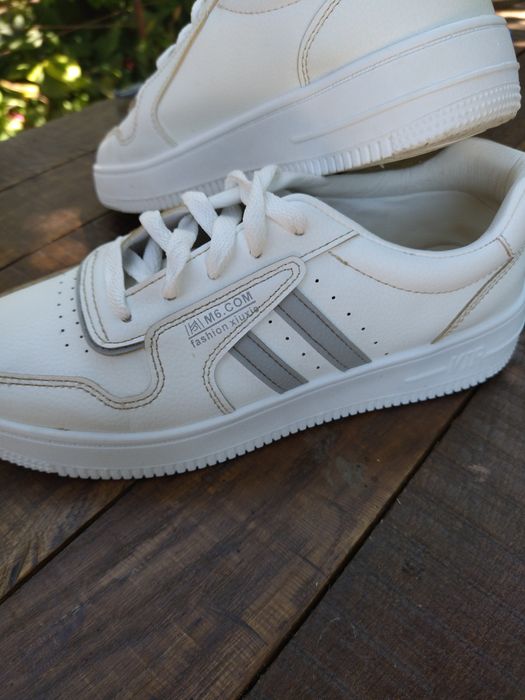 Білі кросівки/кеди (белые кроссовки/кеды)