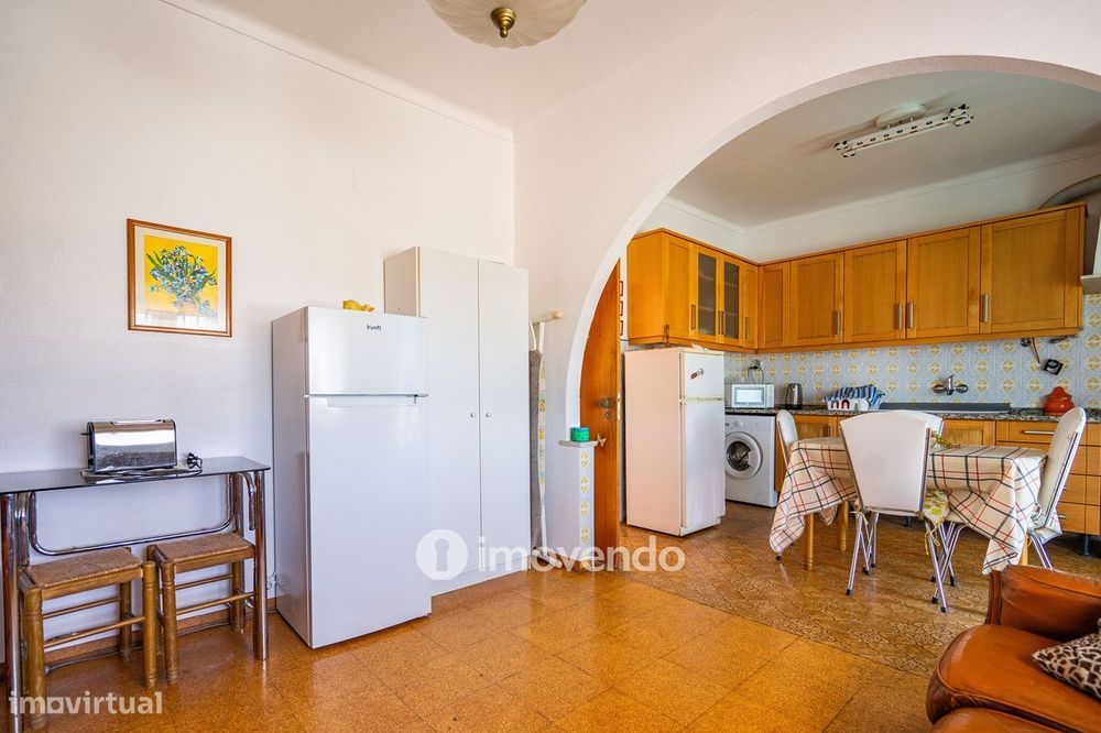 Moradia T4 mais Anexo T1, com jardim, na Caparica