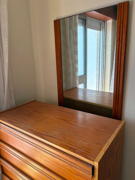 Conjunto de Quarto: Cama, Cómoda e Mesas de Cabeceira