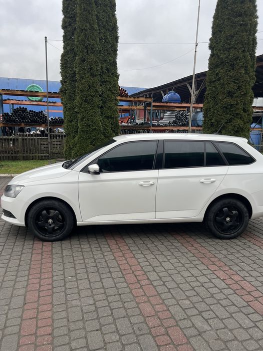 Шкода фабія 2015 рік