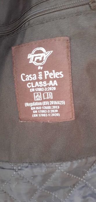 Vendo blusão e capacete de moto o blusão em couro como novo da casa das peles e o capacete ls2 com 2 vizeiras
