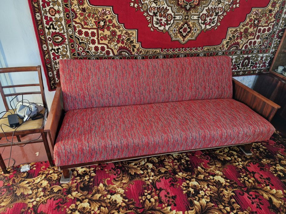 Диван на тканині палірований