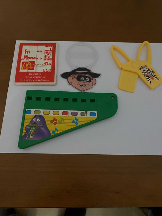 BRINQUEDOS MC DONALDS E OUTROS