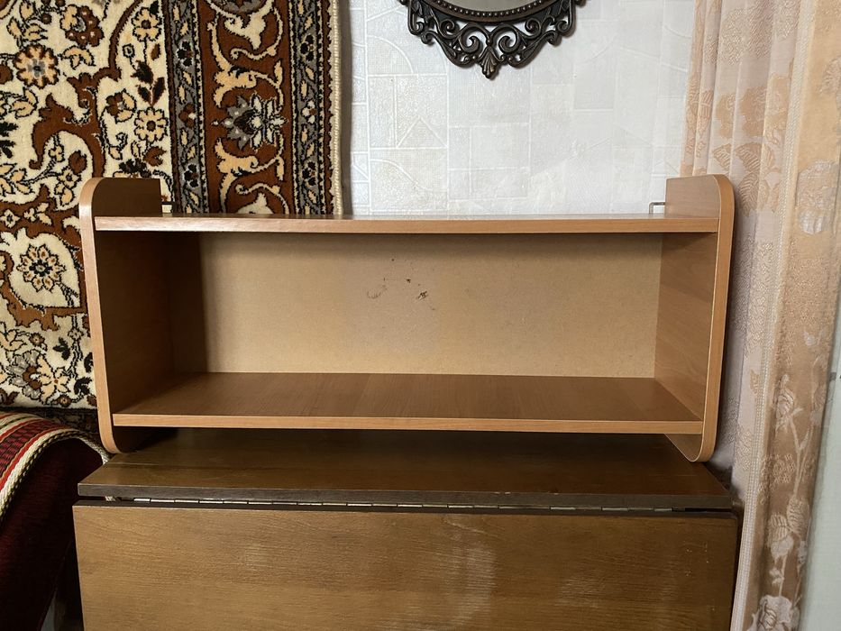 Книжкова  полиця