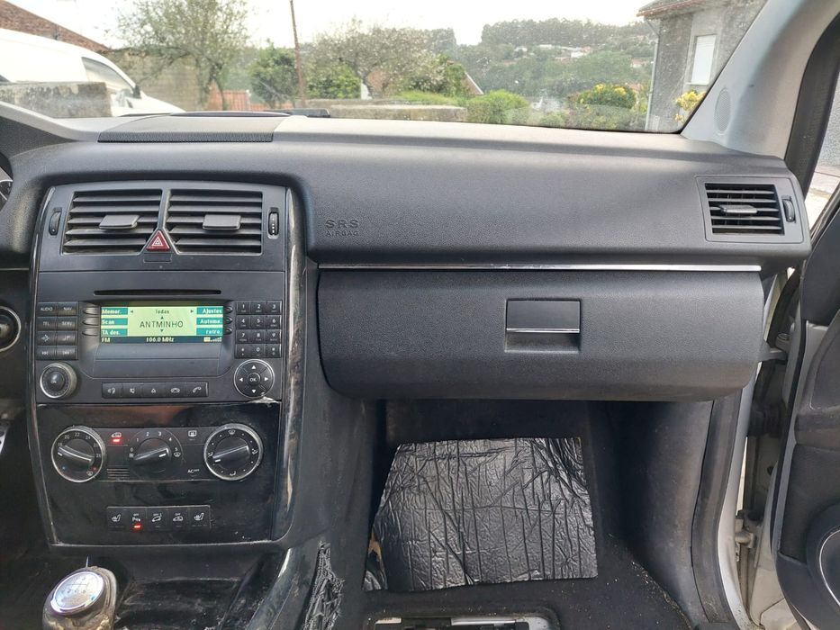 Sucata para  Peças Mercedes B 200