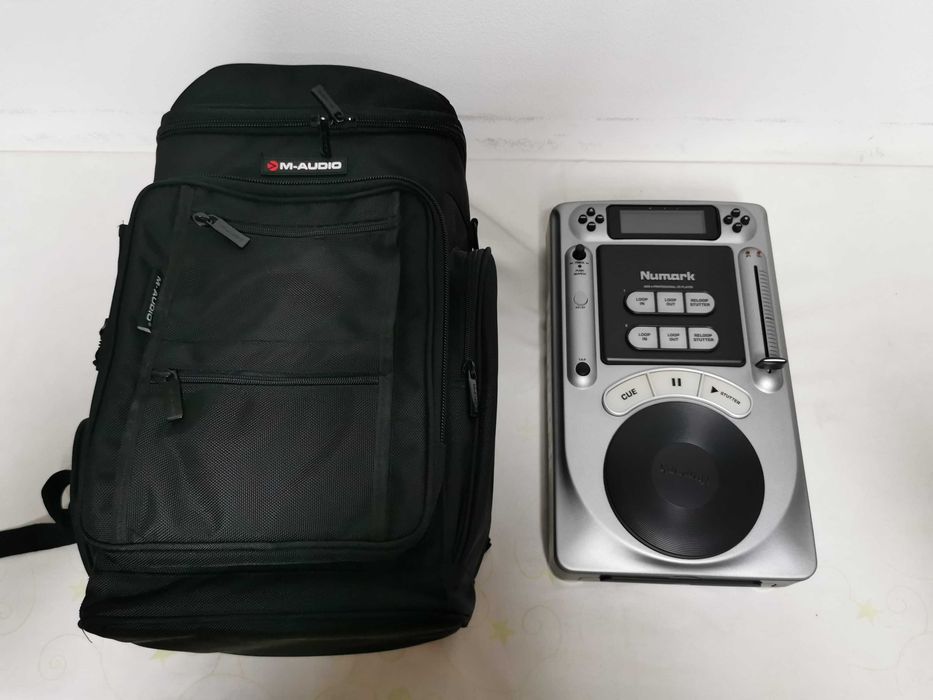 Leitor de CDs Numark Axis 4 Professional + Bolsa M Audio + 1 cabo RCA