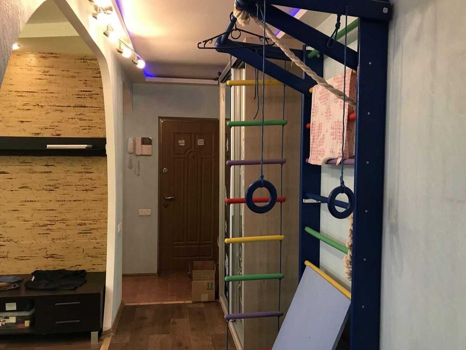 Продажа 3-х комнатной квартиры. Район Артема